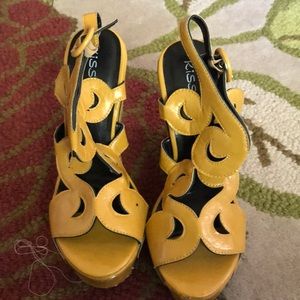 Super cute yellow Wedged sandals